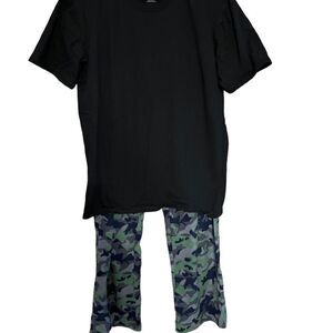 Youth boys size 14-16 Camouflage boys pajama set.